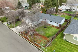 349 Tudor St, Ashland, OR 97520 - Photo 32