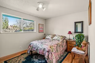 349 Tudor St, Ashland, OR 97520 - Photo 18