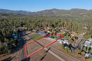 536 Rogue Air Dr, Shady Cove, OR 97539 - Photo 16