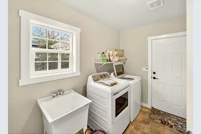 620 E D Street, Jacksonville, OR 97530 - Photo 44