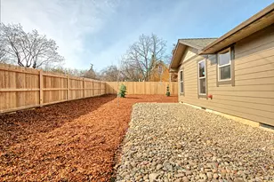 205 N 9th St, Jacksonville, OR 97530 - Photo 34