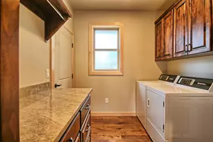 205 N 9th St, Jacksonville, OR 97530 - Photo 14