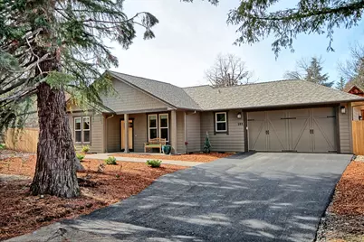 205 N 9th Street, Jacksonville, OR 97530 - Photo 2