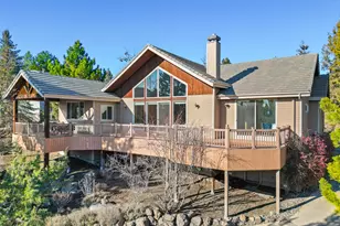 268 NW Scenic Heights Dr, Bend, OR 97703 - Photo 2