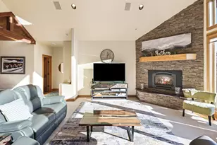 268 NW Scenic Heights Dr, Bend, OR 97703 - Photo 10