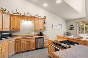 6323 SE Cedar Hills Ct, Prineville, OR 97754 - Photo 10