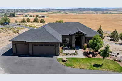 2213 NE Bunchgrass Court, Madras, OR 97741 - Photo 2