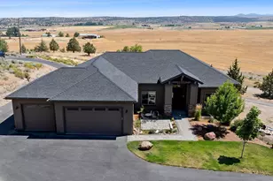 2213 NE Bunchgrass Ct, Madras, OR 97741 - Photo 2