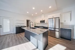 465 Arnos St, Talent, OR 97540 - Photo 4