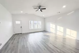 465 Arnos St, Talent, OR 97540 - Photo 4