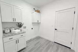 465 Arnos St, Talent, OR 97540 - Photo 24