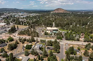 61585 E Lake Dr, Bend, OR 97702 - Photo 54
