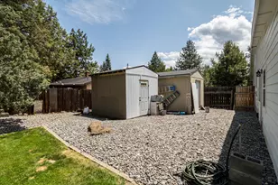 61585 E Lake Dr, Bend, OR 97702 - Photo 38