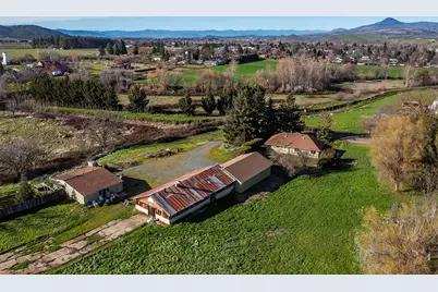 273 Theo Drive, Talent, OR 97540 - Photo 6