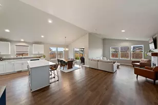 1797 NE 4th St, Redmond, OR 97756 - Photo 8