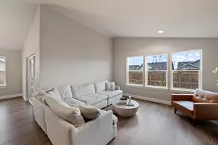 1797 NE 4th St, Redmond, OR 97756 - Photo 14