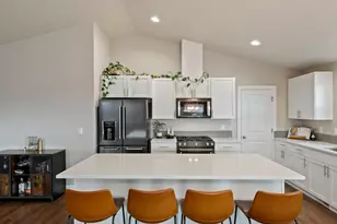 1797 NE 4th St, Redmond, OR 97756 - Photo 10