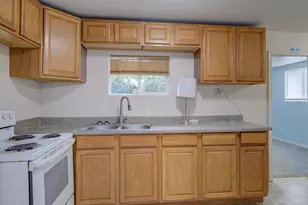 903 W 11th St, Medford, OR 97501 - Photo 32