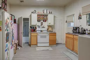 903 W 11th St, Medford, OR 97501 - Photo 8