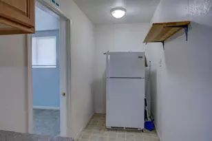 903 W 11th St, Medford, OR 97501 - Photo 34