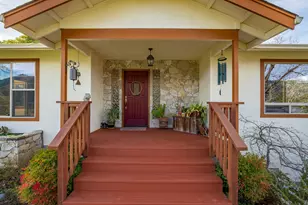 160 Wallace Ln, Grants Pass, OR 97527 - Photo 2
