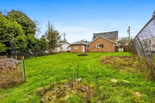 456 N Log Cabin St, Independence, OR 97351 - Photo 28