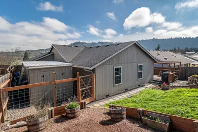 380 SE Sunnyside Drive, Winston, OR 97496 - Photo 26