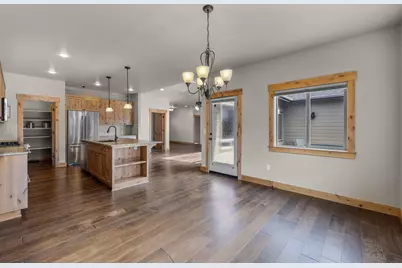 10103 Juniper Glen Circle, Redmond, OR 97756 - Photo 8