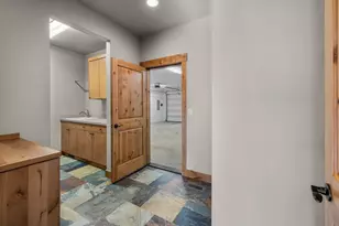 10103 Juniper Glen Cir, Redmond, OR 97756 - Photo 12