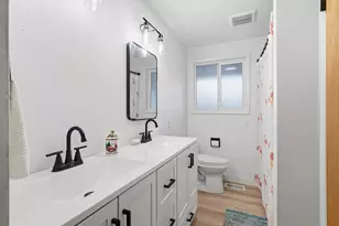 1915 SW 23rd St, Redmond, OR 97756 - Photo 16