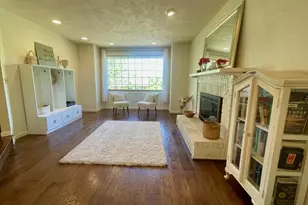 2446 Heritage Way, Medford, OR 97504 - Photo 2