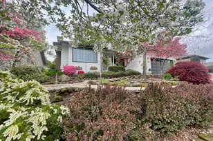 2446 Heritage Way, Medford, OR 97504 - Photo 2