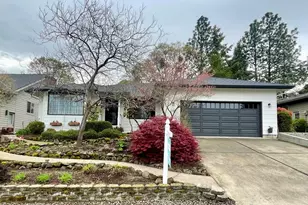 2446 Heritage Way, Medford, OR 97504 - Photo 4