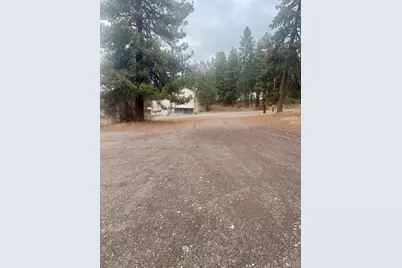 225 E Schonchin Street, Chiloquin, OR 97624 - Photo 2