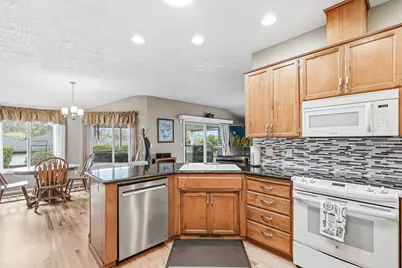 1620 Edgevale Avenue, Medford, OR 97504 - Photo 10