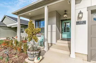 248 Christopher Way, Talent, OR 97540 - Photo 2