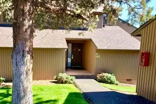 1978 Redtail Hawk Dr, Redmond, OR 97756 - Photo 1