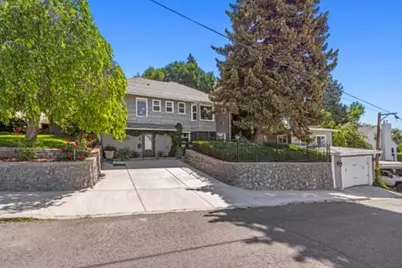 525 Mesa Drive, Klamath Falls, OR 97601 - Photo 2