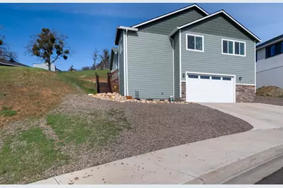 21 Cerulean Terrace, Eagle Point, OR 97524 - Photo 2