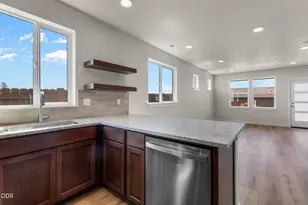 2684 NW 28th St, Redmond, OR 97756 - Photo 2