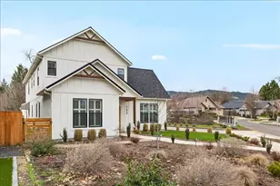 795 Bybee Dr, Jacksonville, OR 97530 - Photo 2