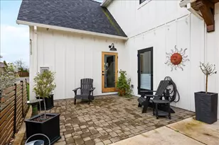 795 Bybee Dr, Jacksonville, OR 97530 - Photo 8