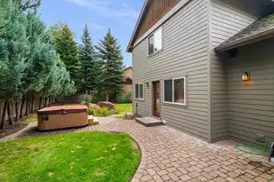 19407 Charleswood Ln, Bend, OR 97702 - Photo 32