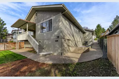 736 NE Oregon Avenue, Grants Pass, OR 97526 - Photo 30