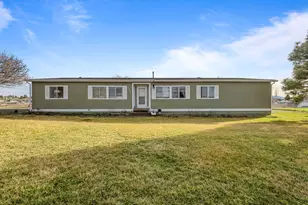 4836 Barney Ct, Klamath Falls, OR 97601 - Photo 2