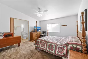 633 E Archwood Dr, Eagle Point, OR 97524 - Photo 12