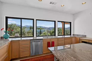 1873 Sundial Dr, Medford, OR 97501 - Photo 4