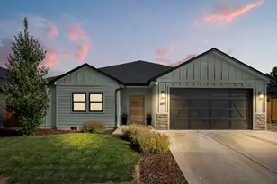 997 Arrowhead Trail, Eagle Point, OR 97524 - Photo 2