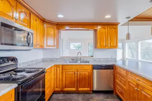 588 NW Scenic Dr, Grants Pass, OR 97526 - Photo 24