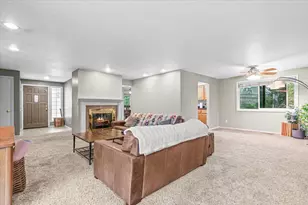 101 Kensington Square, Medford, OR 97504 - Photo 8